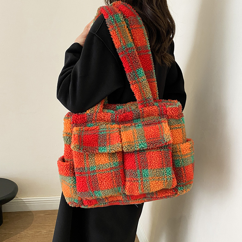 Women Handheld Bags - حقائب حمل من صوف الضأن للنساء