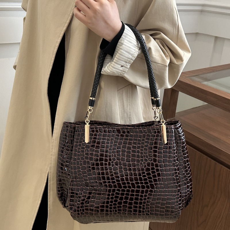 حقيبة كلاسيكية بمقبض علوي من ا - مراجعة Women Bags Europe وسعره