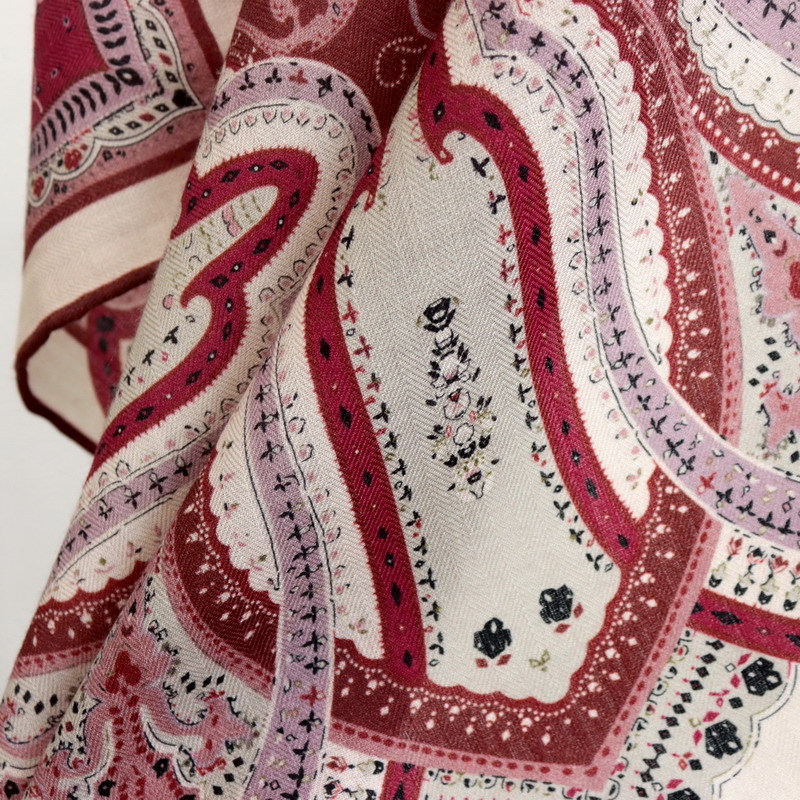 وشاح رقبة صغير بنقشة بيزلي 65  - مراجعة Women Bags Handmade وسعره