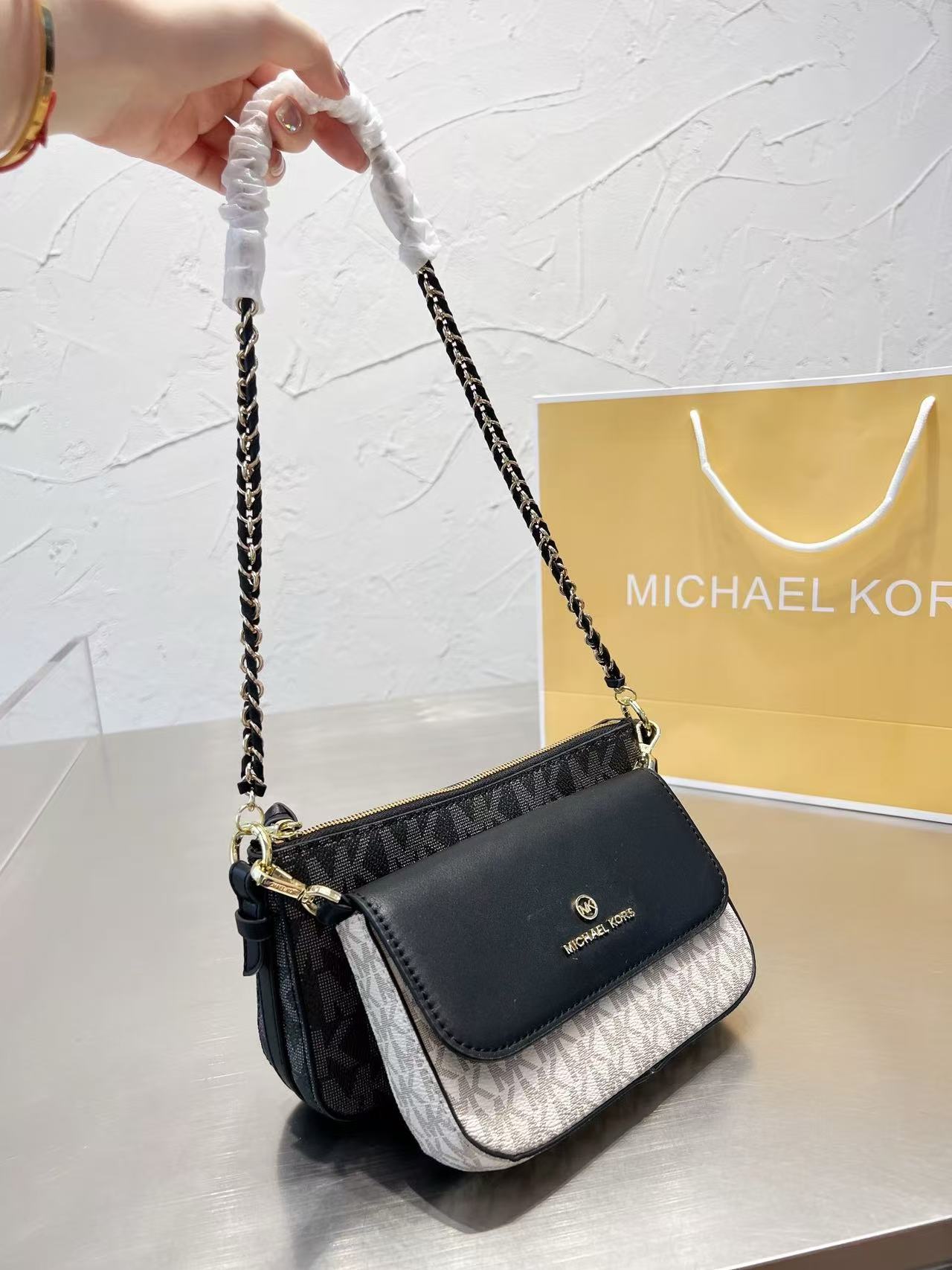 حقيبة كتف وحقيبة كروس بودي كبي - مراجعة Women'S Bags Michael Kors وسعره